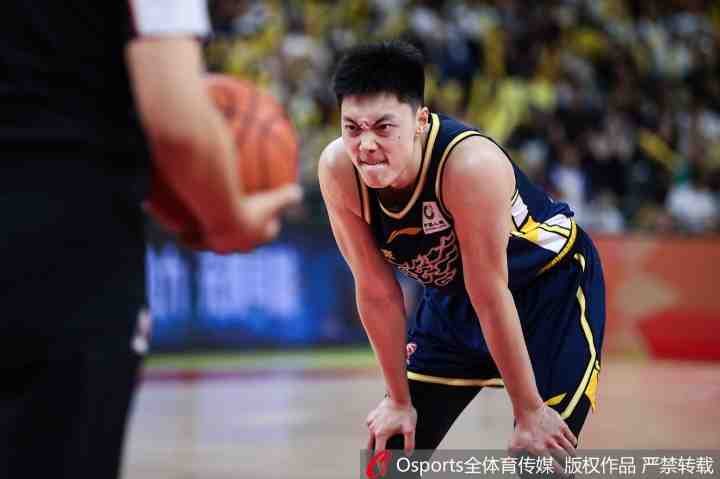 差距明显！广东首节全队三分6投1中 广厦10投6中&命中率达60%